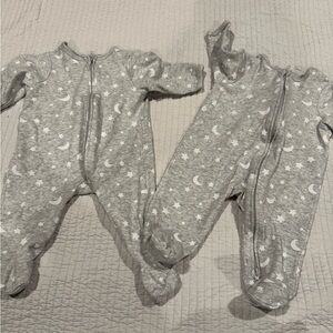 Little me footsies for my twin moms with little hat 🩷🍼🍼